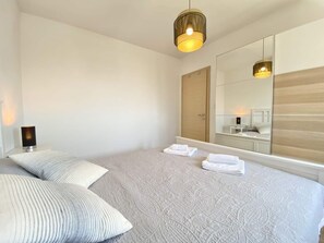 4 chambres, fer et planche à repasser, Wi-Fi, draps fournis
