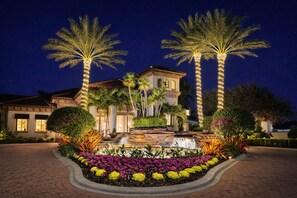 Property grounds - NEW Lely Resort Luxury Escape! Golf Front, Grand Piano, Tennis, Pool Hot Tub Gym (Naples)