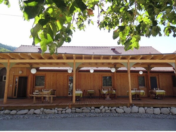 Outdoor dining - Merveilles88 (Rupt-sur-Moselle)