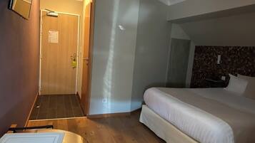 Double Room | Free WiFi, bed sheets