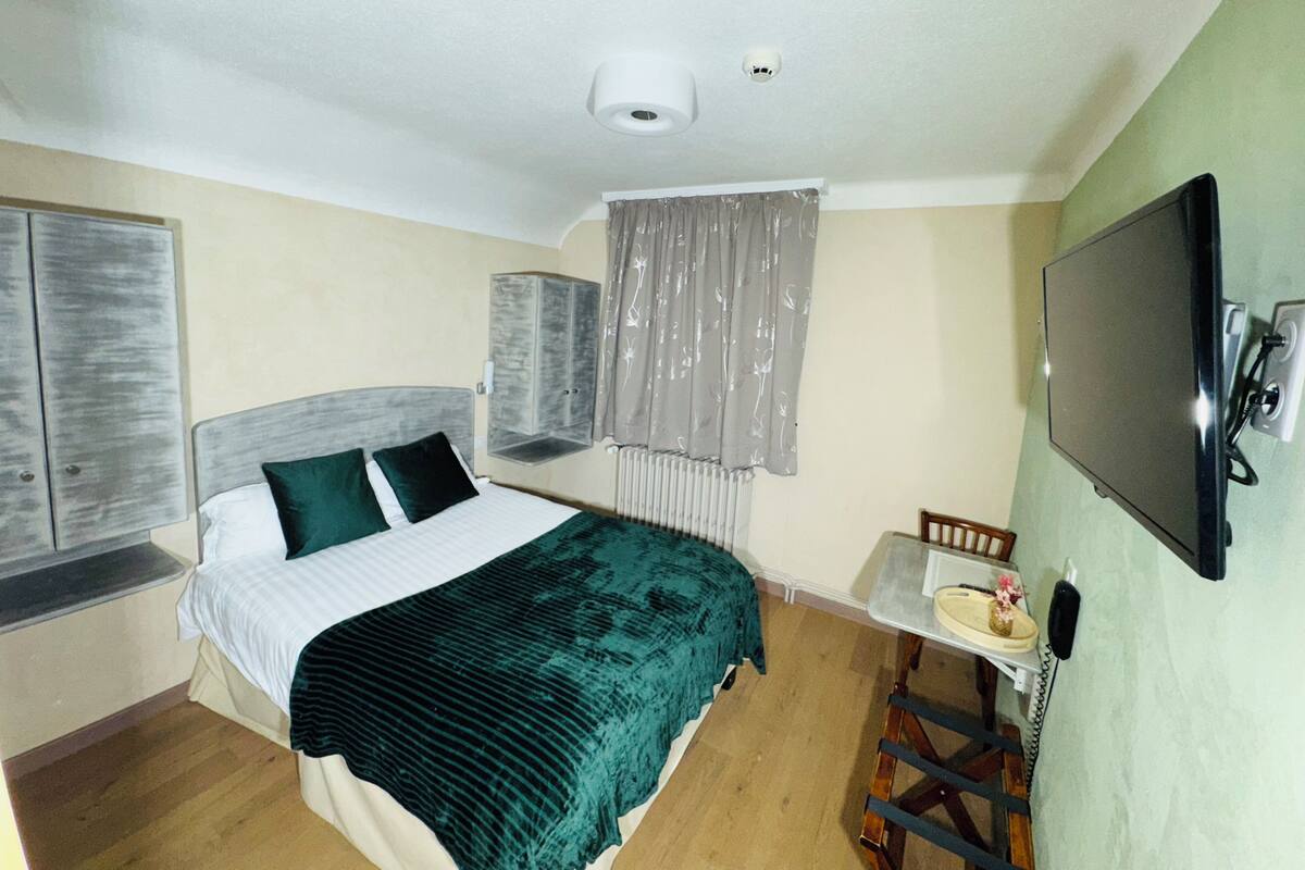 Standard-Doppelzimmer, eigenes Bad | Kostenloses WLAN, Bettwäsche