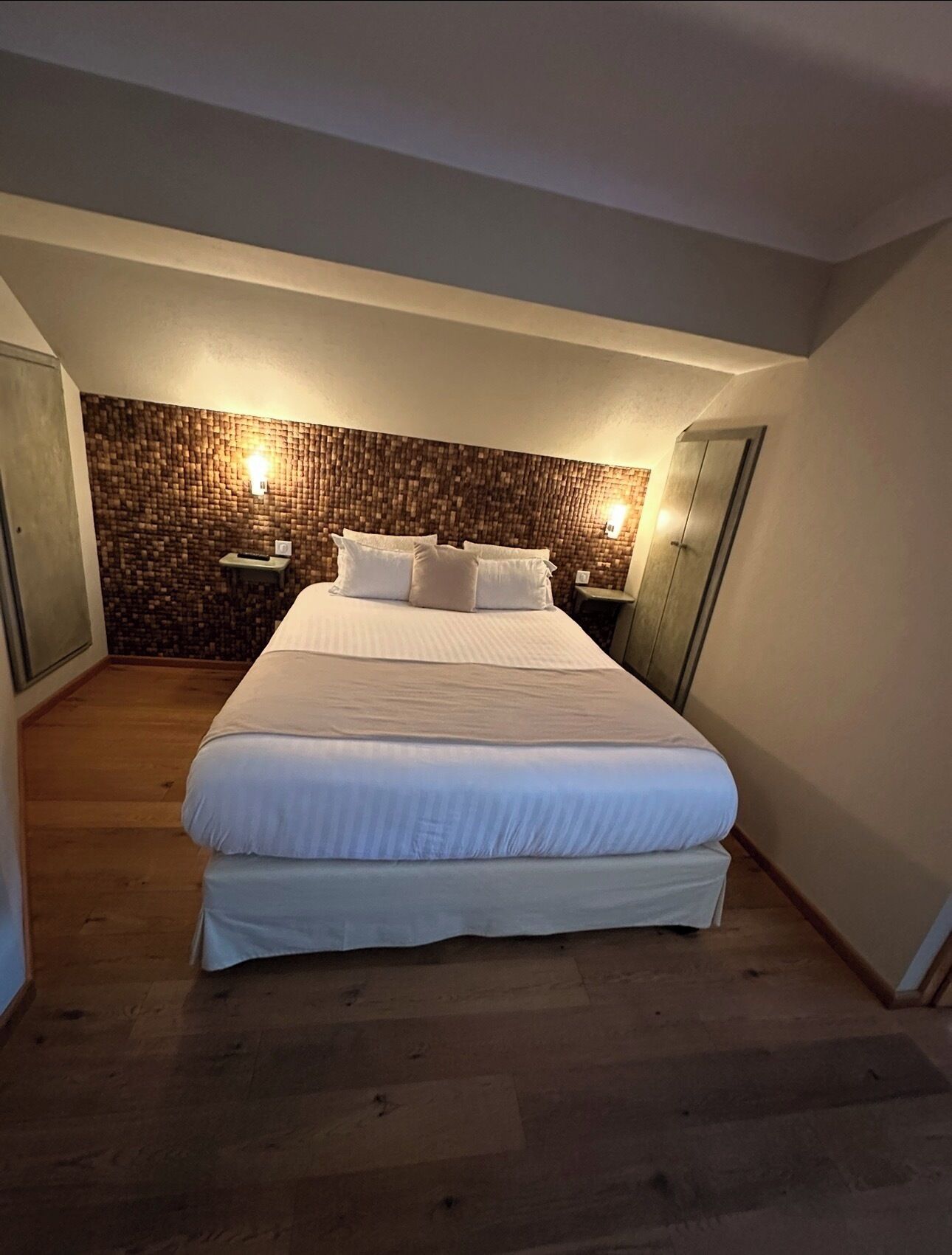 Double Room | Free WiFi, bed sheets