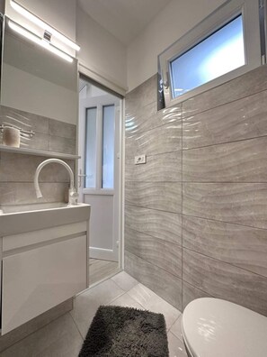 Hair dryer, towels