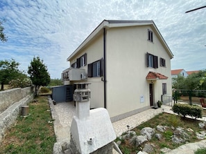 Exterior - Apartment Xenia in Krk in a quiet location with air conditioning and Wi-Fi (Krk)
