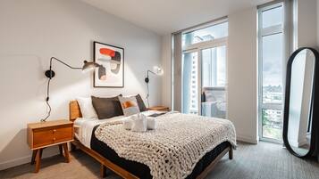 2 habitaciones, escritorio, tabla de planchar con plancha y wifi gratis