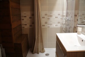 Apartment | Bathroom