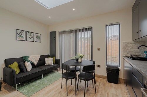 Marvelous condo in Enfield, Free WiFi, Free Parking