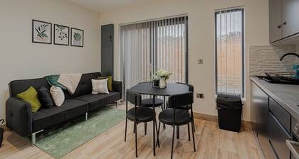 Marvelous condo in Enfield, Free WiFi, Free Parking