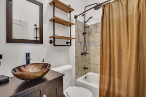 タオル、石鹸、トイレットペーパー