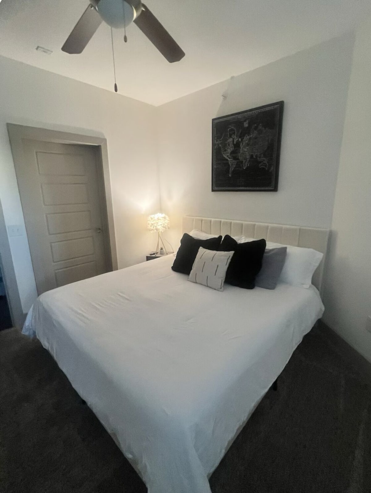 Photo 2 of Modern Apartment with WiFi, pool and fitness room in vibrant Houston