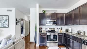 Mikrobølgeovn, ovn, kogeplade, opvaskemaskine