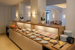 Daily continental breakfast for a fee - Hotel Villa Noel – Central Station Dresden (Dresden)