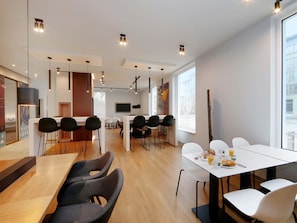 Tägliches Frühstücksbuffet (13.9 EUR pro Person)