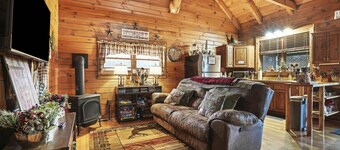 Buck Ridge | Hocking Hills, Rustic Cabin, Hot Tub