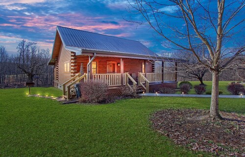 Buck Ridge | Hocking Hills, Rustic Cabin, Hot Tub