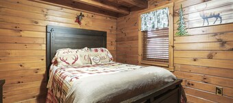 Buck Ridge | Hocking Hills, Rustic Cabin, Hot Tub