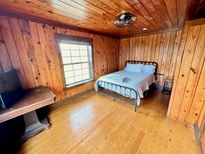 3 habitaciones, escritorio, tabla de planchar con plancha y wifi 