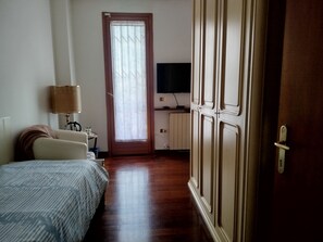 Basic Room, 1 Twin Bed, City View | Down comforters, free WiFi, bed sheets - B&B Signora Minù (Perugia)