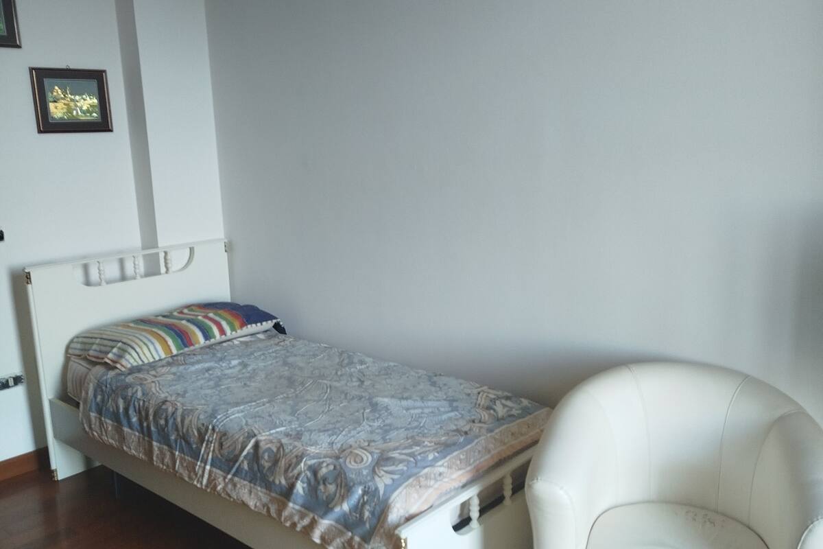 Basic Room, 1 Single Bed, City View | Down duvets, free WiFi, bed sheets