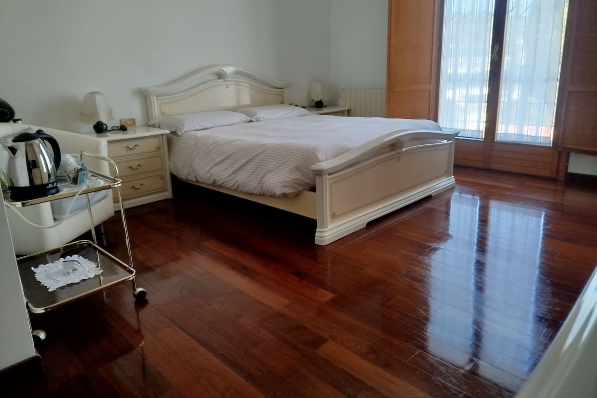 Cubrecamas, wifi gratis y ropa de cama