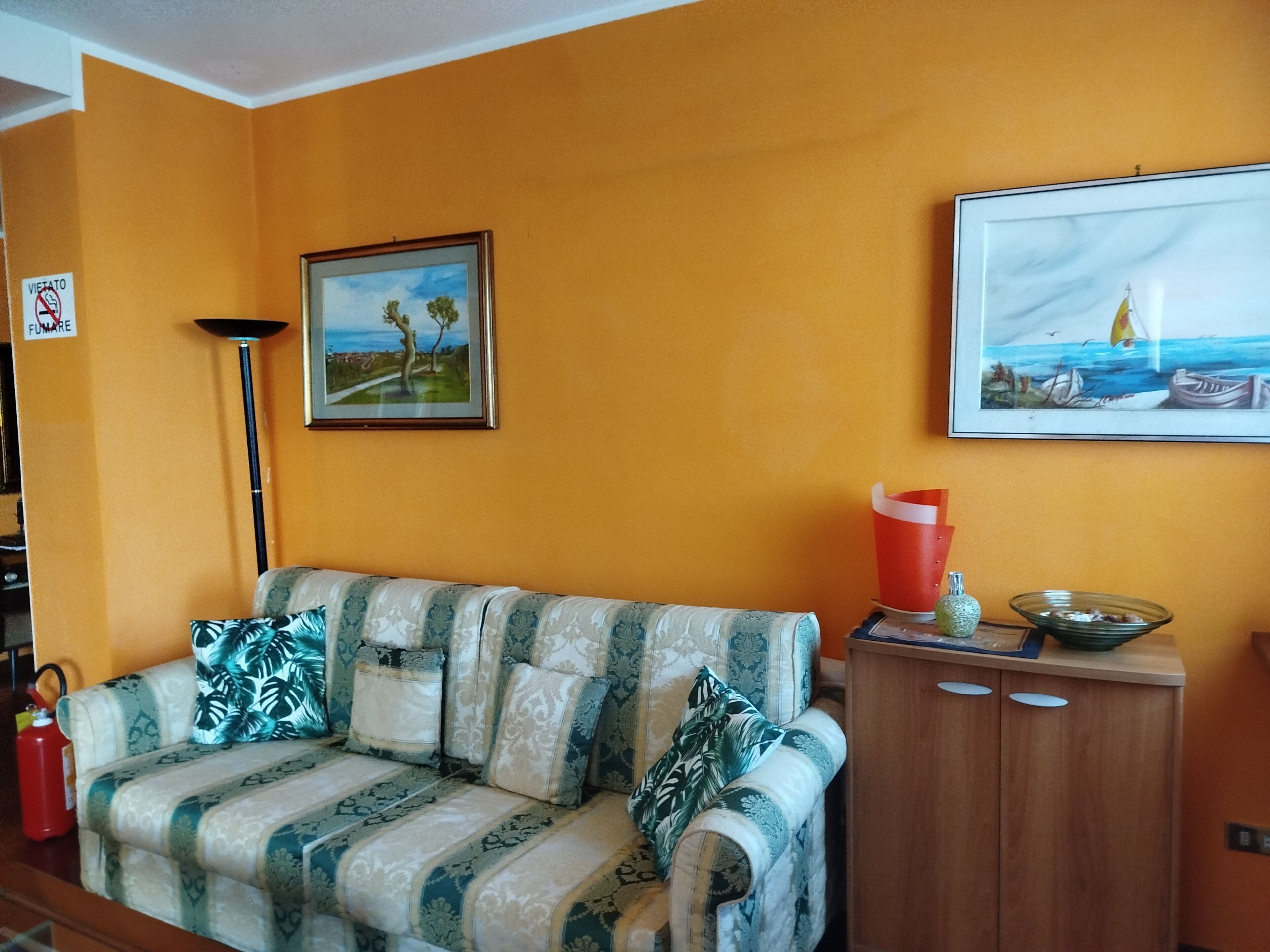 Télévision à écran plat de 24 pouces avec chaînes numériques