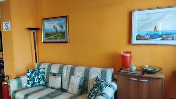 Télévision à écran plat de 24 pouces avec chaßnes numériques