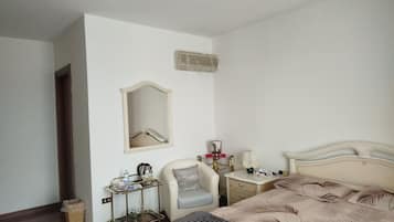 Camera Classic, vista città | Copriletto in piuma, Wi-Fi gratuito, lenzuola