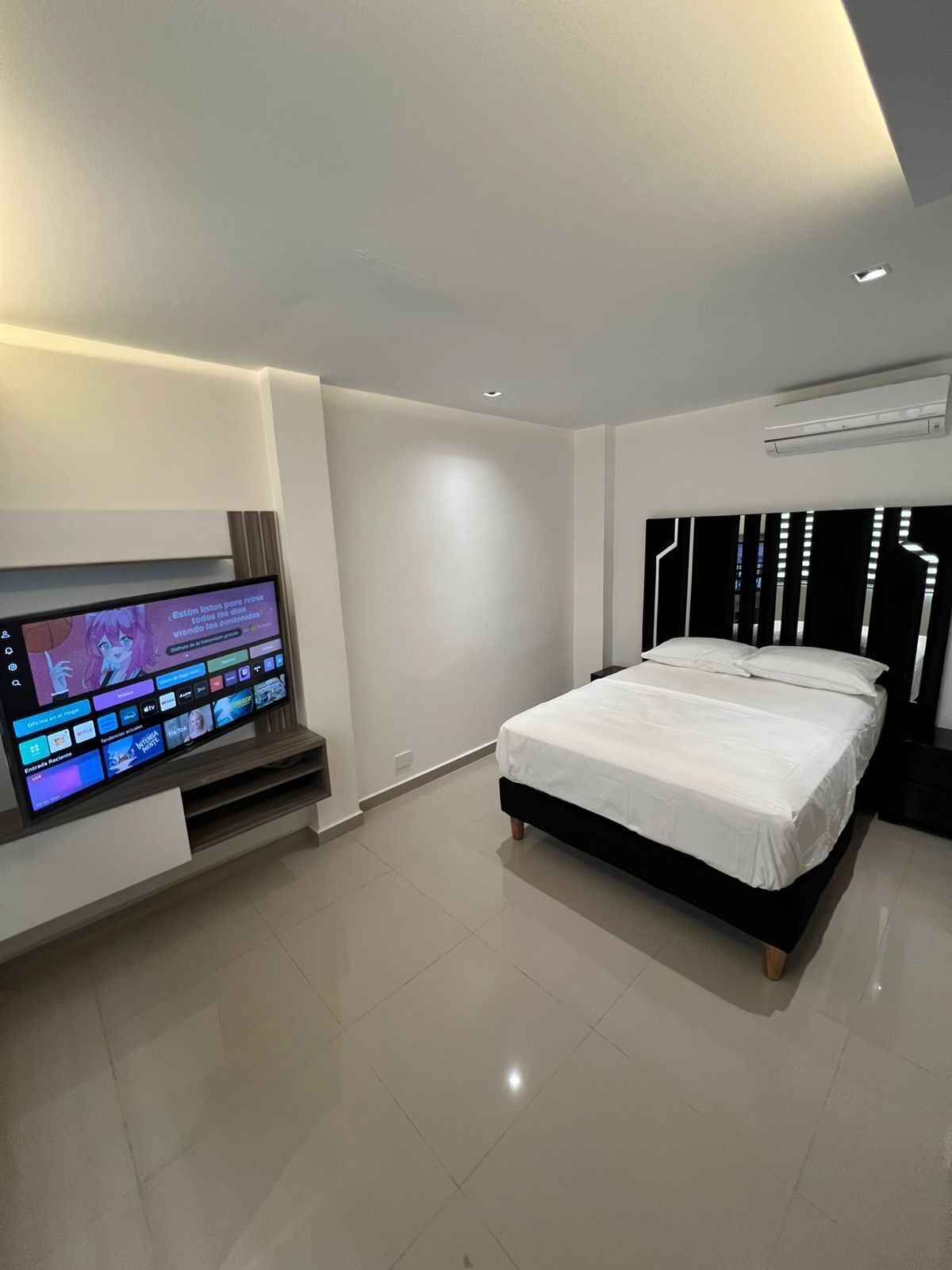 3 habitaciones, tabla de planchar con plancha, wifi y ropa de cama 