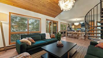 Smart-TV, Kamin, Tischfußball, Bücher