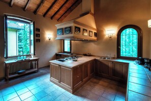 7 bedrooms, premium bedding, down duvets, iron/ironing board - Villa Oasi (Canzo)