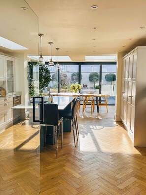 Dining - Luxury Montpellier townhouse - perfect location (Gloucestershire)