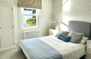 3 bedrooms, iron/ironing board, WiFi, bed sheets - Luxury Montpellier townhouse - perfect location (Gloucestershire)