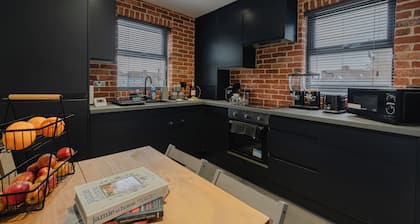 Spacious 2-bedroom condo - Sleeps 5 - Free WiFi - Free Parking