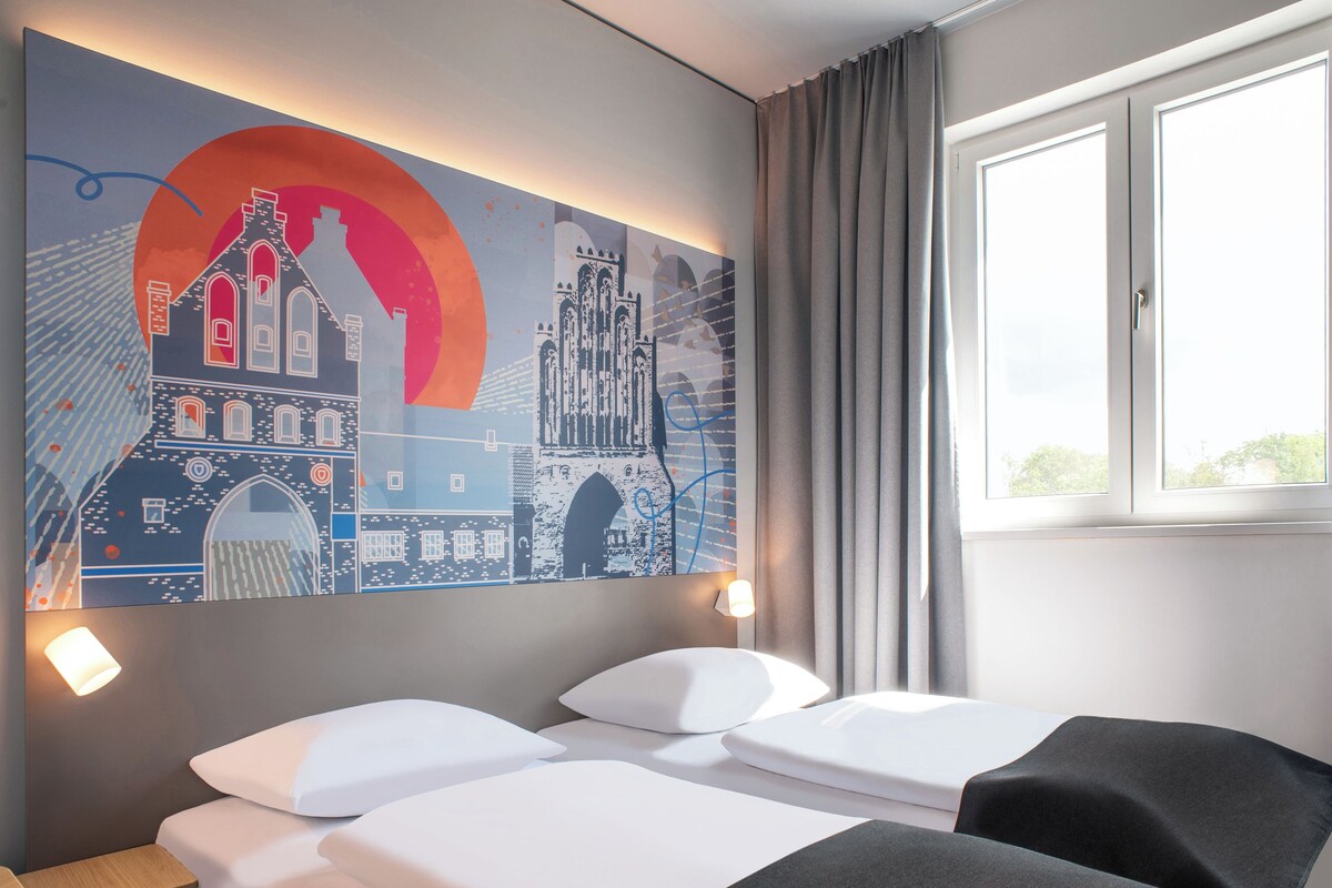 Twin Room | Desk, blackout drapes, soundproofing, WiFi (free)