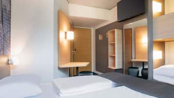 Desk, blackout curtains, soundproofing, free WiFi