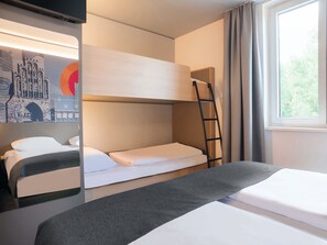 Desk, blackout curtains, soundproofing, free WiFi - B&B HOTEL Wismar (Wismar)