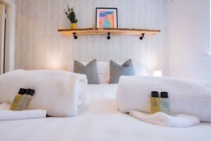 Iron/ironing board, travel crib, free WiFi, bed sheets - Gf - 2 Bed 2 Bath - Dockland Rest- Free Parking (Galway)