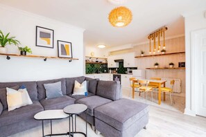 TV - Gf - 2 Bed 2 Bath - Dockland Rest- Free Parking (Galway)