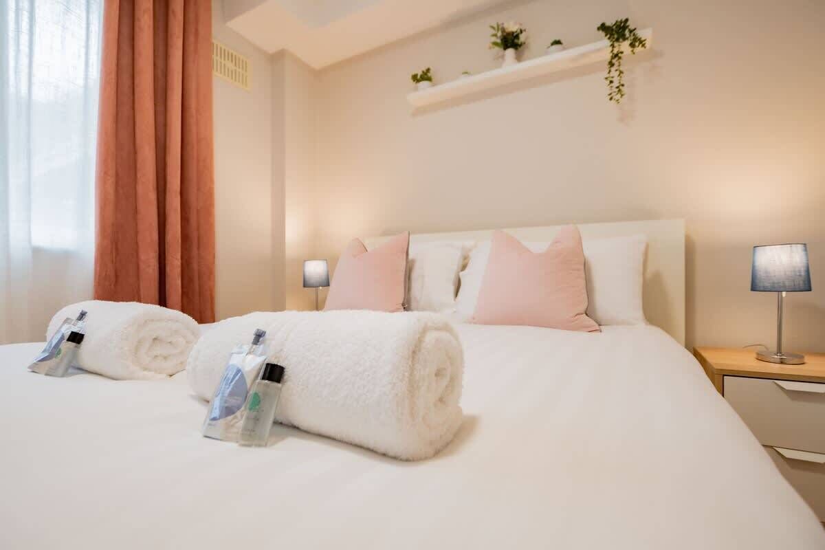 3 bedrooms, iron/ironing board, travel cot, free WiFi