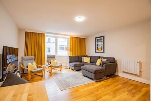 TV - Merchants Rest 3 bed & 3 Ensuite Optional Parking (Galway)