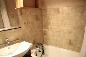 Apartment | Bathroom
