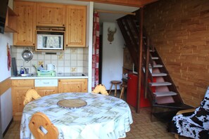 Apartment | Private kitchen | Fridge, oven, dishwasher, coffee/tea maker - Hameau des 4 Saisons Hsg226 Mountain & View 6 Pers (Chatel)