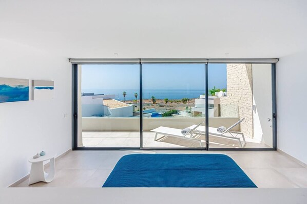 Interior - 4-bedroom modern villa with private pool and spectacular views! (La Caleta)