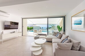 Smart TV, books - 4-bedroom modern villa with private pool and spectacular views! (La Caleta)