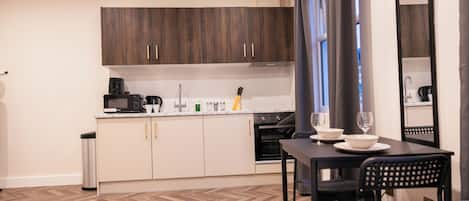 Superior Studio | Laptop workspace, iron/ironing board, free WiFi