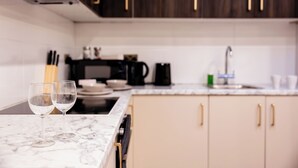 Studio Superior | Bếp riêng | Tủ lạnh, lò vi sóng, lò nướng, bếp nấu 