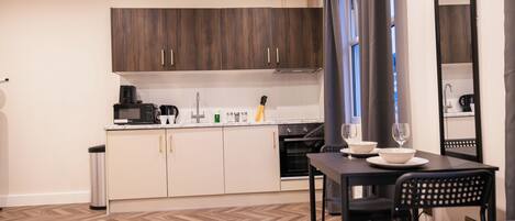 Superior Studio | Dapur peribadi | Peti sejuk, ketuhar gelombang mikro, ketuhar, dapur