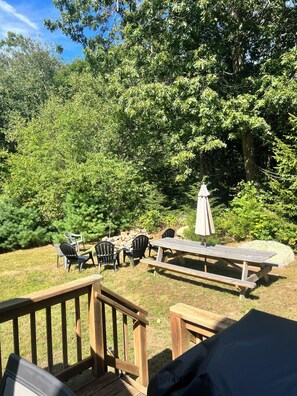 Outdoor dining - Summer Beach Rental w/ Beach Pass - 3 bed/3 bath (Charlestown)