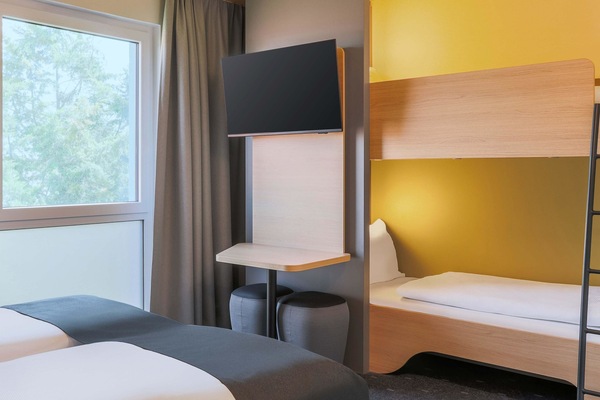 Blackout curtains, soundproofing, free WiFi