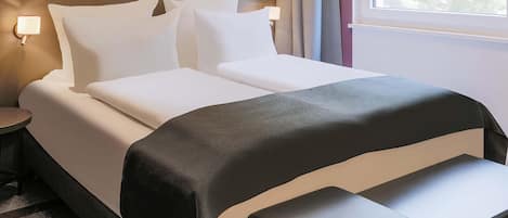 Blackout drapes, soundproofing, free WiFi